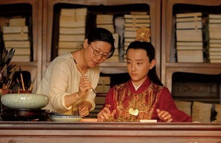 《紅樓夢》中的文化負(fù)載詞及翻譯策略